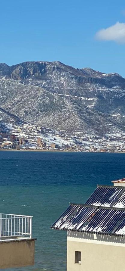 Cozy Lake Front Flat Bequeme Wohnung An Der See Pogradec Extérieur photo