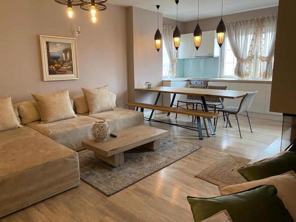 Cozy Lake Front Flat Bequeme Wohnung An Der See Pogradec Extérieur photo
